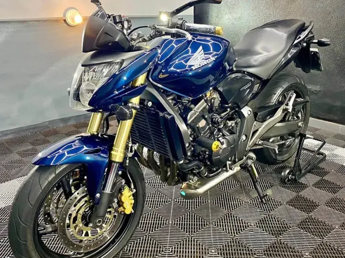 Honda CB 650 F  HORNET 2011