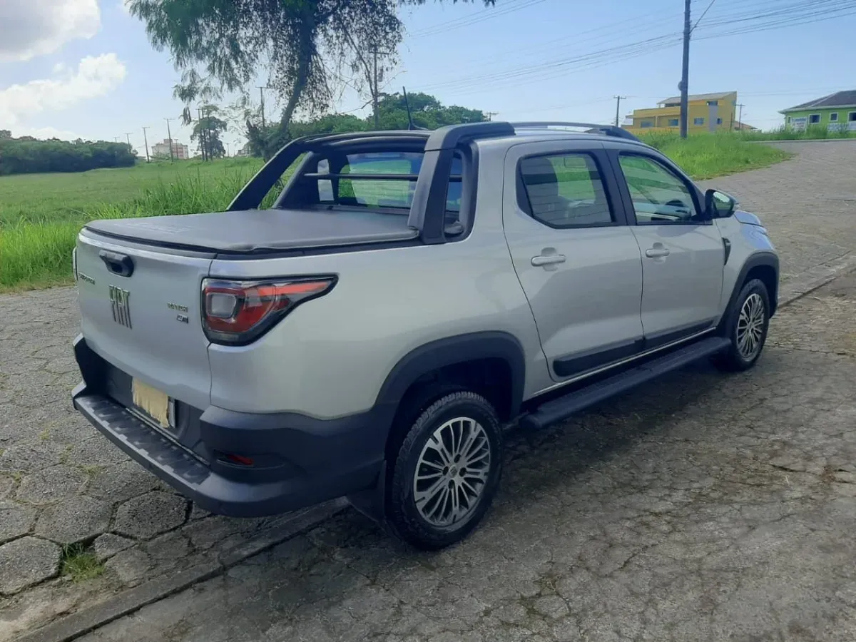 Picape Strada Ranch cabine dupla 1.3
