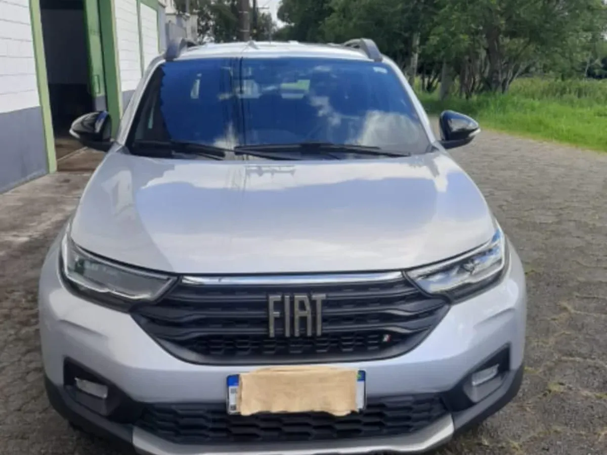 Picape Strada Ranch cabine dupla 1.3