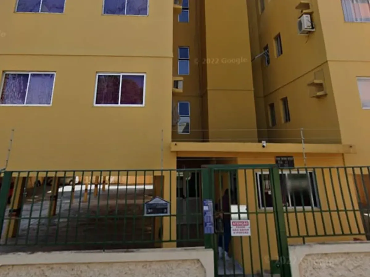 Vendo apto de 2 quartos mais dependências no Ed Serra Verde em Caldas Novas,  todo mobiliado, condomínio 320,00 reais, ao lado do ginásio de esportes.