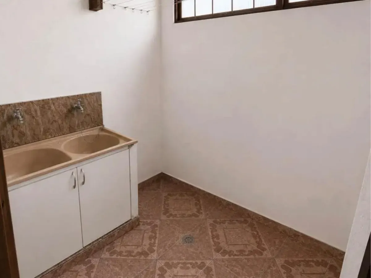 Vendo casa geminada bairro Laranjeiras em Betim