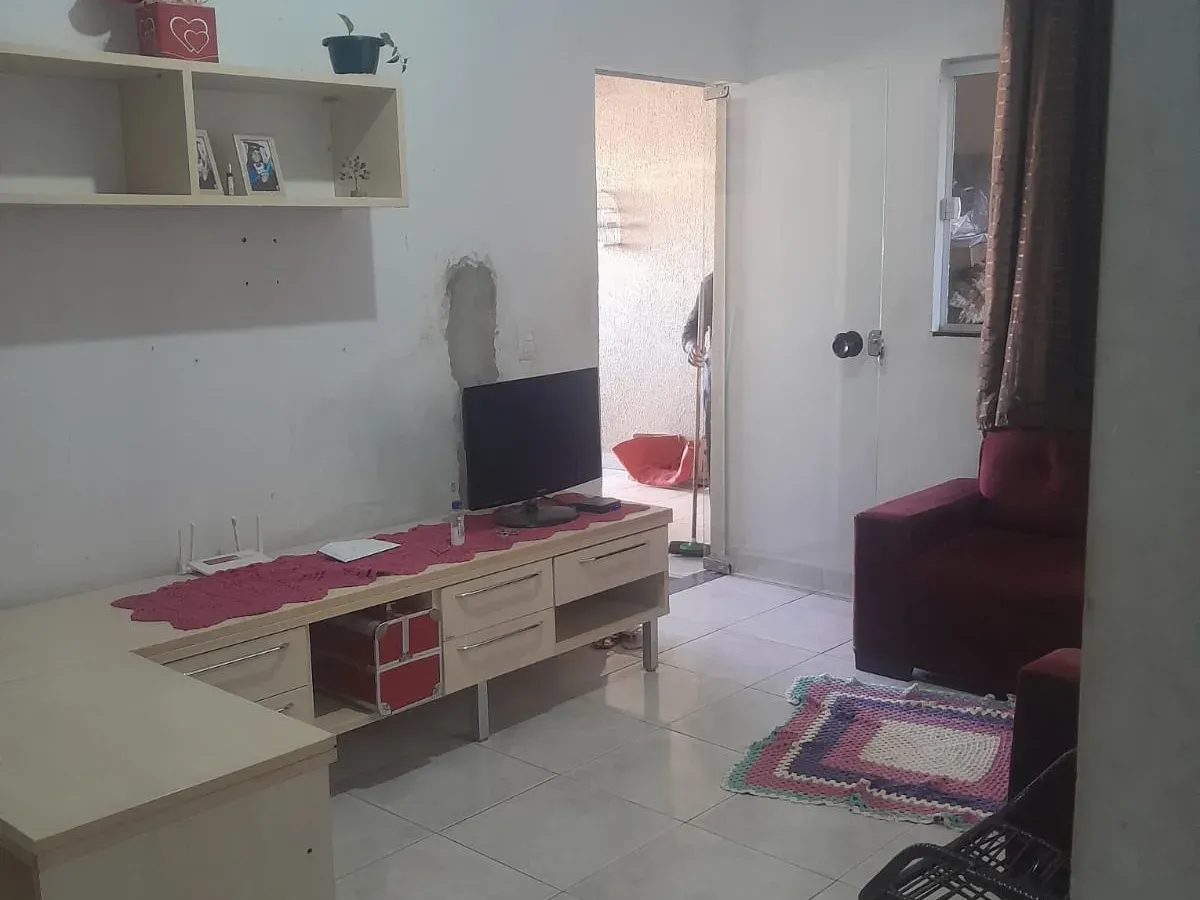Vendo ÁGIO Casa 2/4 em Caldas Novas