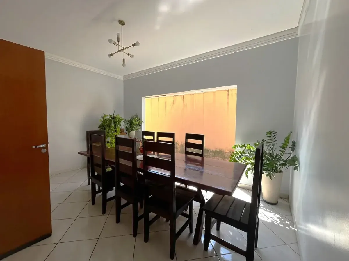 CASA COM 4 SUÍTES E ENERGIA SOLAR /MINAÇU /GO