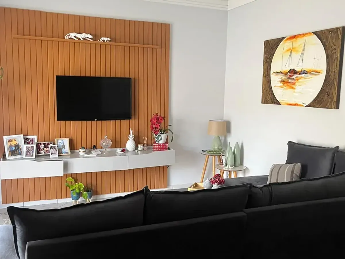 CASA COM 4 SUÍTES E ENERGIA SOLAR /MINAÇU /GO