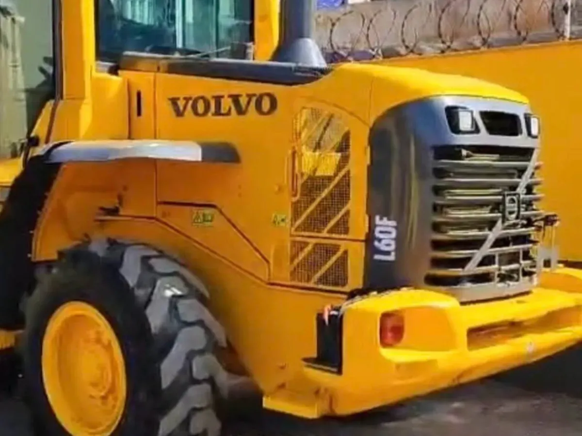 PÁ CARREGADEIRA VOLVO