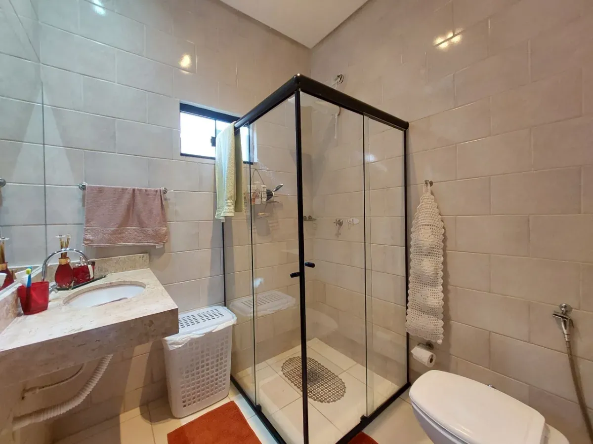 Casa a venda com piscina e área de lazer