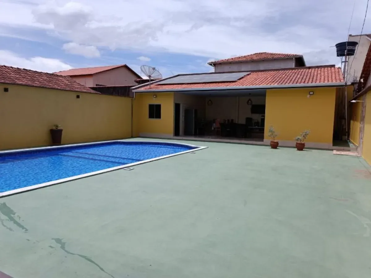 Vendo Casa comercial para eventos com 2/4 em Minaçu - Go