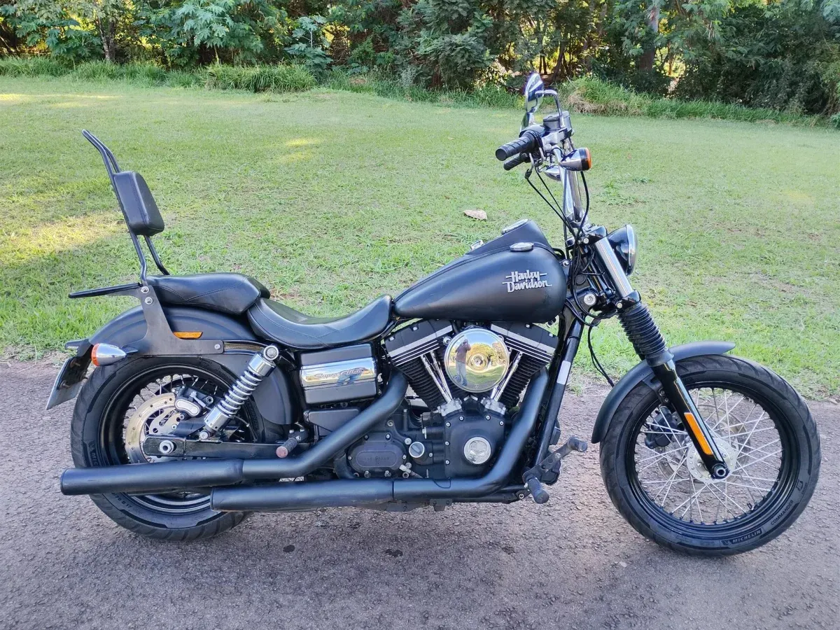 HARLEY-DAVIDSON DYNA STREET BOB