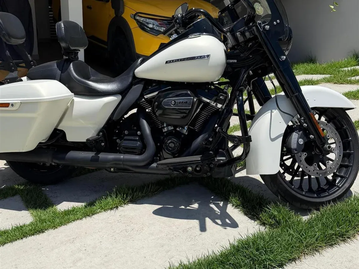 HARLEY-DAVIDSON ROAD KING SPECIAL
