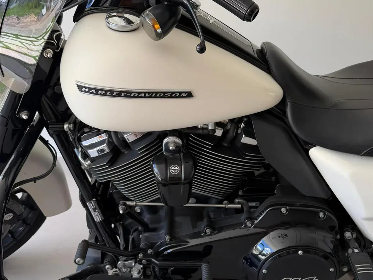HARLEY-DAVIDSON ROAD KING SPECIAL